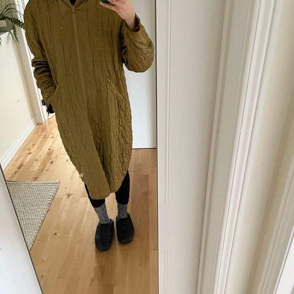 Mycra pac one designer long light jacket. Shiny olive green/gold. - Picture 10 of 10